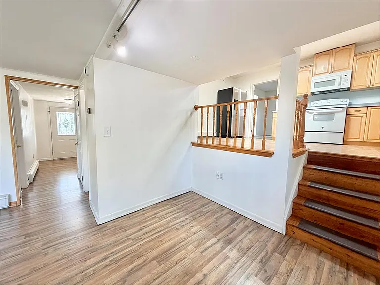 1160 Brentwood Ave — Photo 10