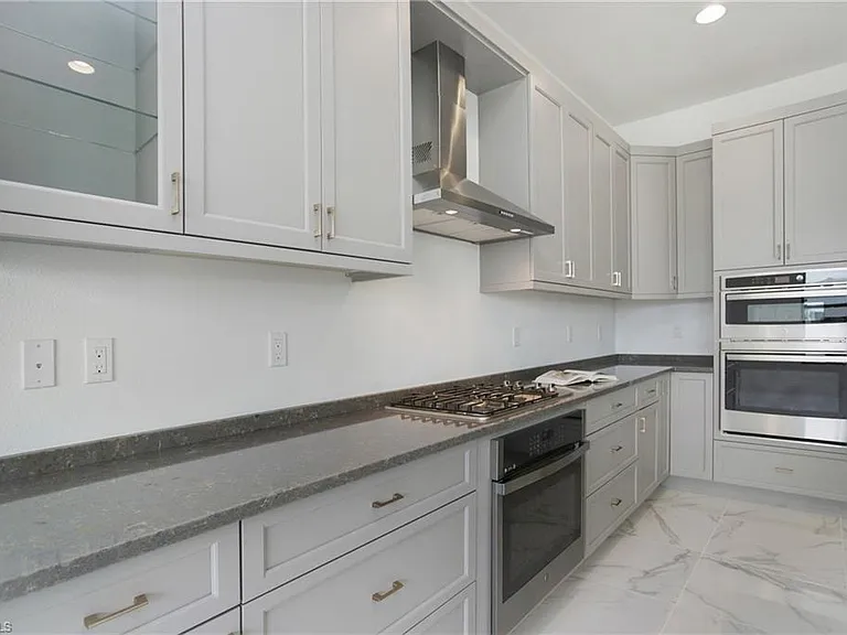 20195 Ainsley St — Photo 14