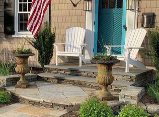 44 Smallwood Rd, West Hartford, CT 06107