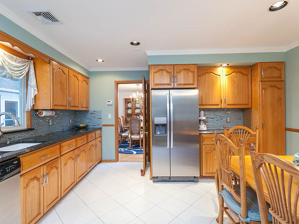 1st image of 91 Vanderbilt Blvd