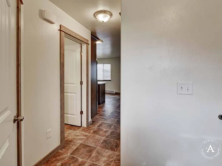 2074 Gold Ave — Photo 2