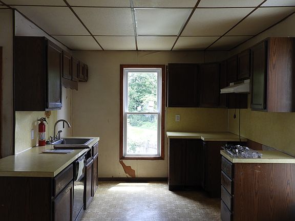 4th image of 109 7th St