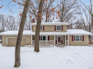 5050 Eagle Rd, White Lake, MI 48383