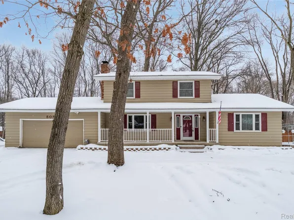 5050 Eagle Rd, White Lake, MI 48383