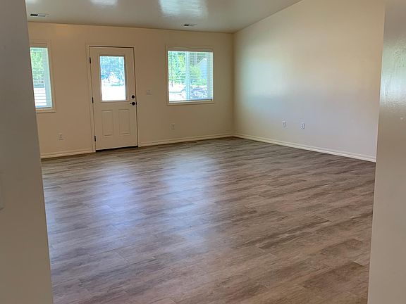 4th image of 2112 Olympic Ave