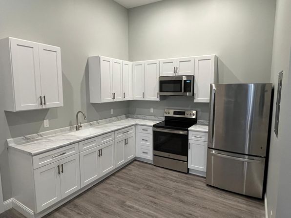 82 Main St #4
