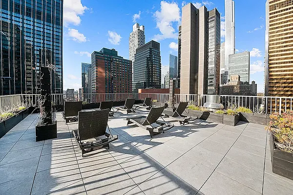 Rented by Manhattan Management Group | media 9