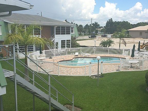 4th image of 22333 Edgewater Dr #D