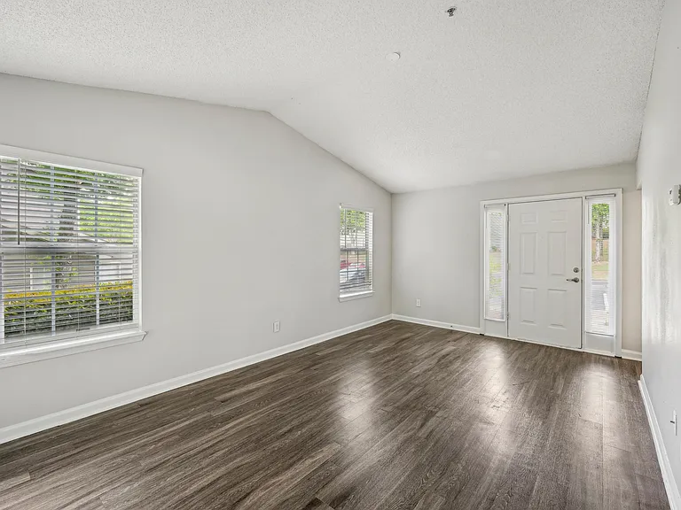 The Flats at 1500 — Photo 36