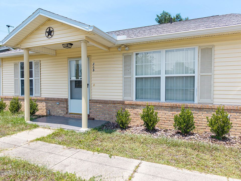 1st image of 205 SE TRISTIN Lane