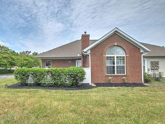 2nd image of 604 Hampton Woods Dr