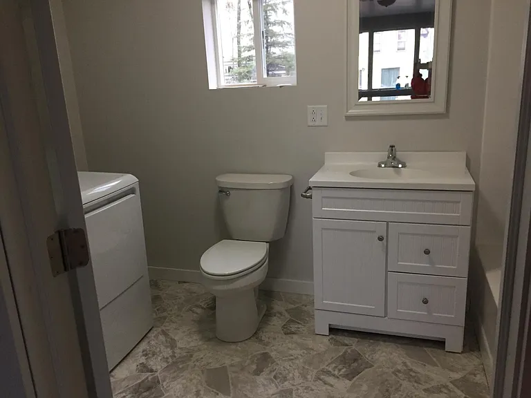 627 W Water St — Photo 4