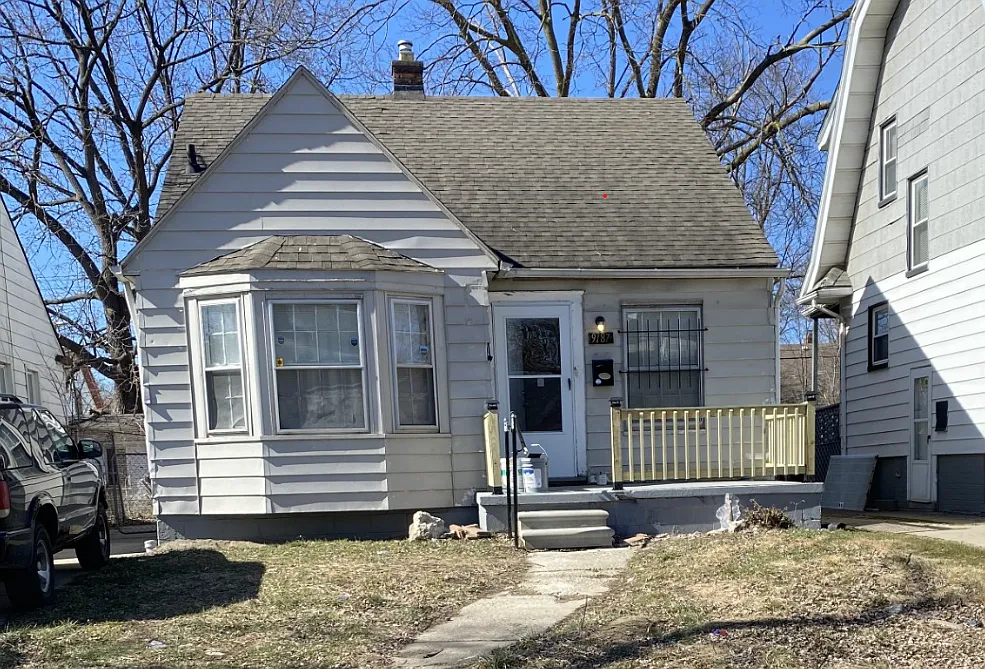 3 bed, 792 sqft, $1,350 — Photo 1