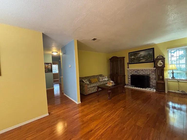 1700 Mahogany Way — Photo 12