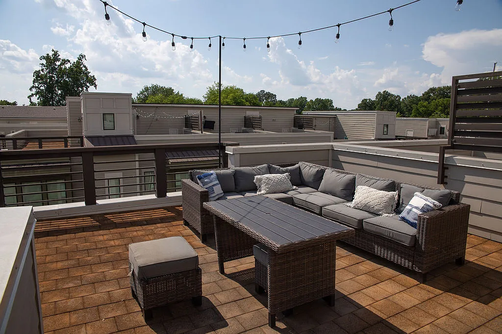2 bed, 2.5 bath, 1266 sqft, $2,400 — Photo 2