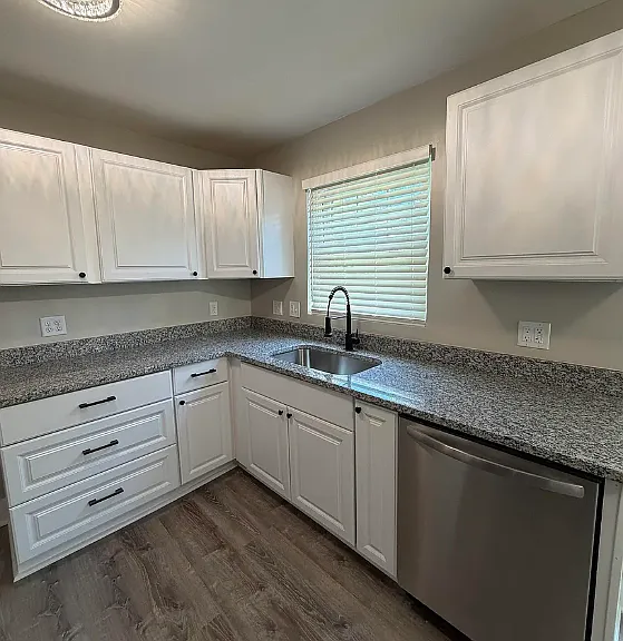 1511 S 61st Ave — Photo 5