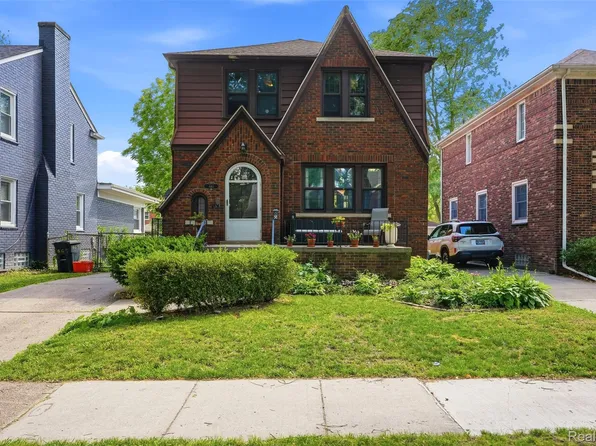 461 Manor St, Grosse Pointe Farms, MI 48236
