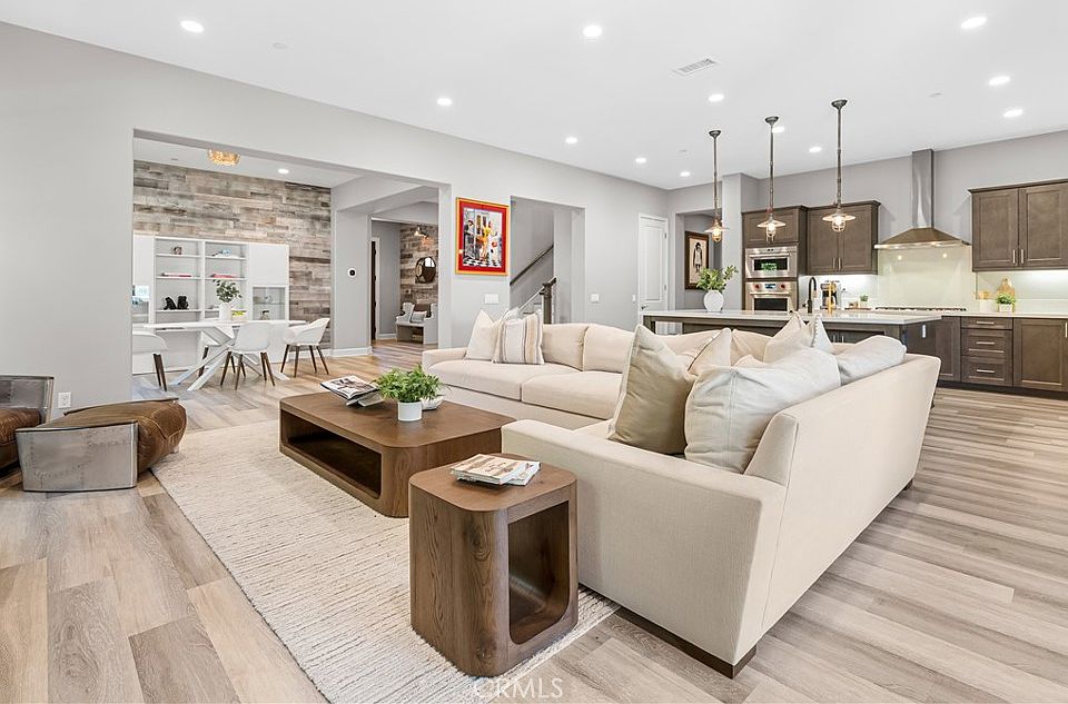 1st image of 20 Entonar Rd