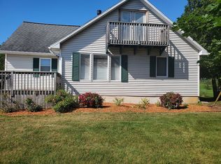 5152 Main St, Onekama, MI 49675