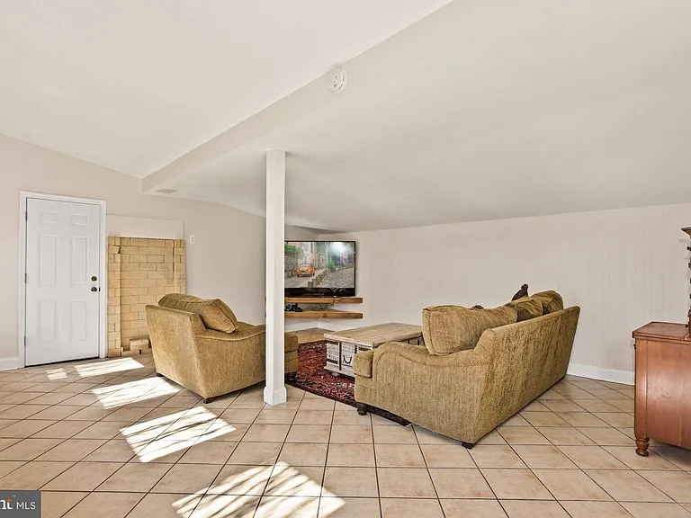 326 Walker Rd — Photo 40