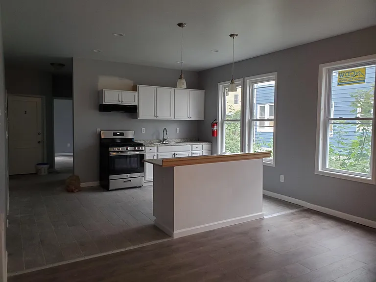 43 Schley St #1R — Photo 5