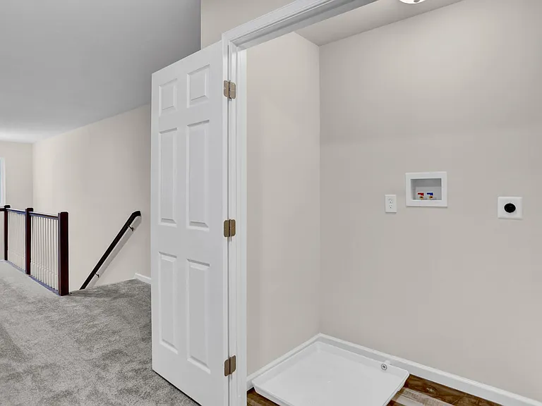 62 Helene Ct — Photo 14