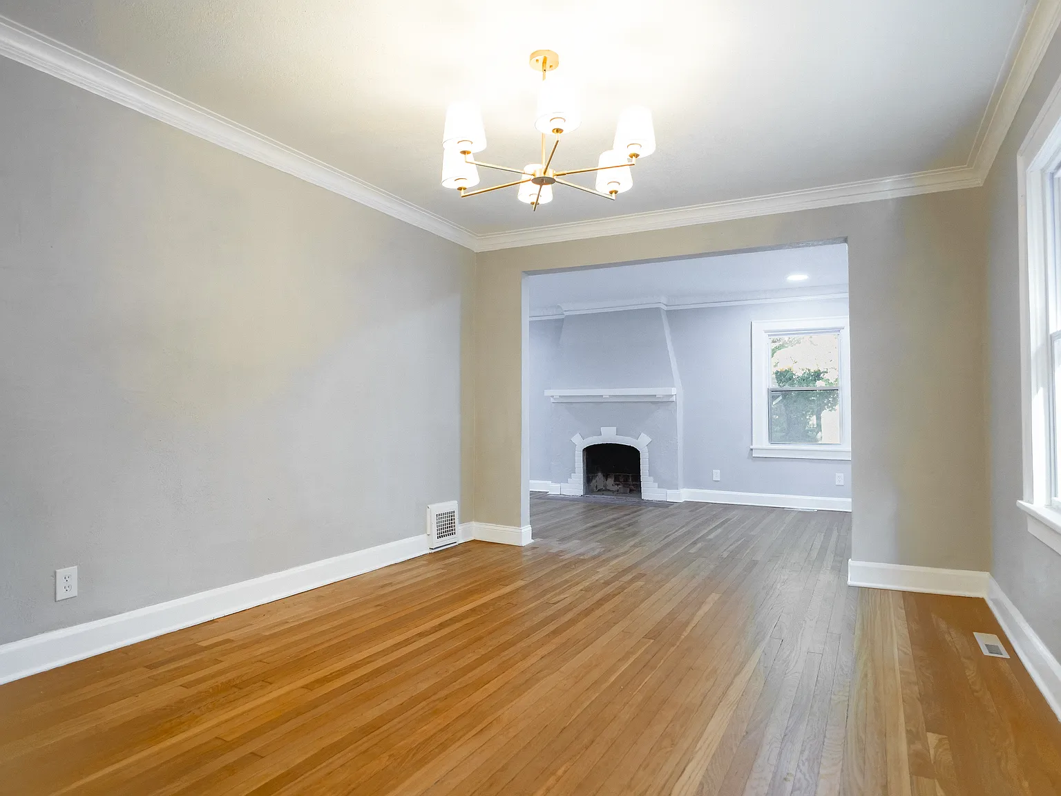 4 bed, 2200 sqft, $3,900 — Photo 4