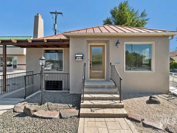 1216 7th St S #B, Nampa, ID 83651