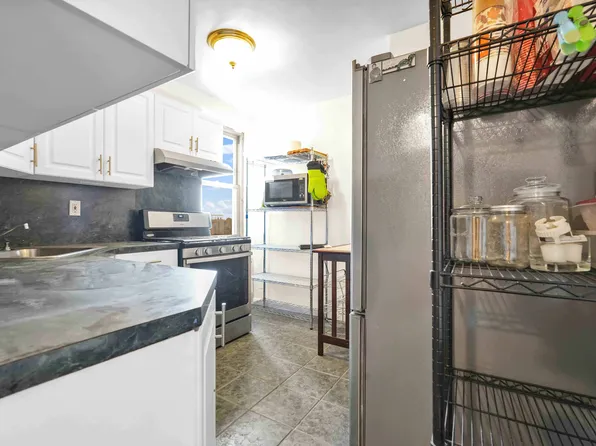 61-20 Grand Central Parkway image 10 of 24