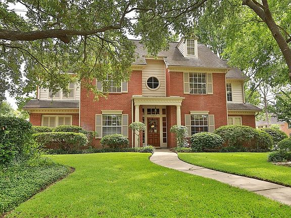 2nd image of 15923 Sweetwater Creek Dr