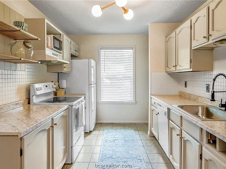 3207 Heatherwood Dr — Photo 8