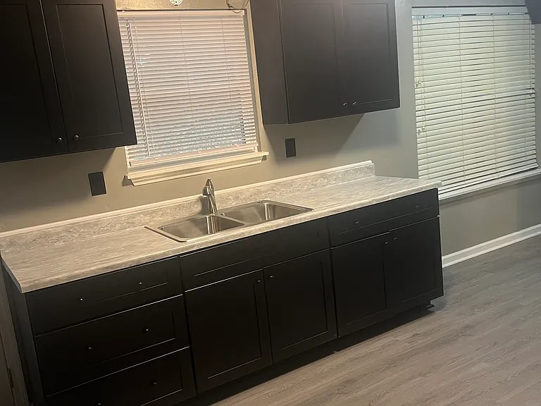 502 Carlton Dr — Photo 3