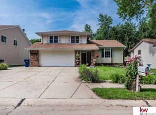 3730 Burr Oak Dr, Bellevue, NE 68123