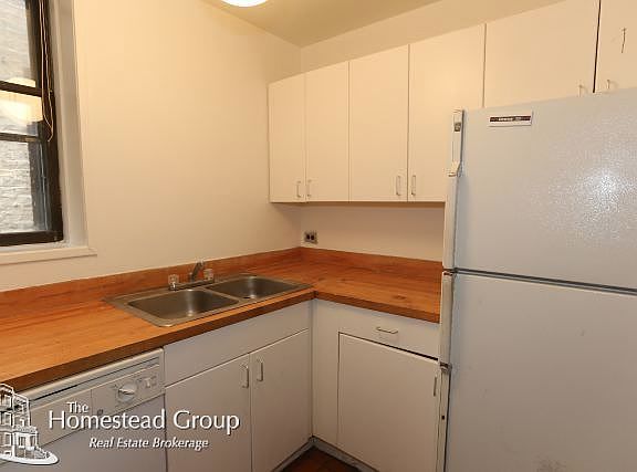 3rd image of 2906 N Broadway St APT 03