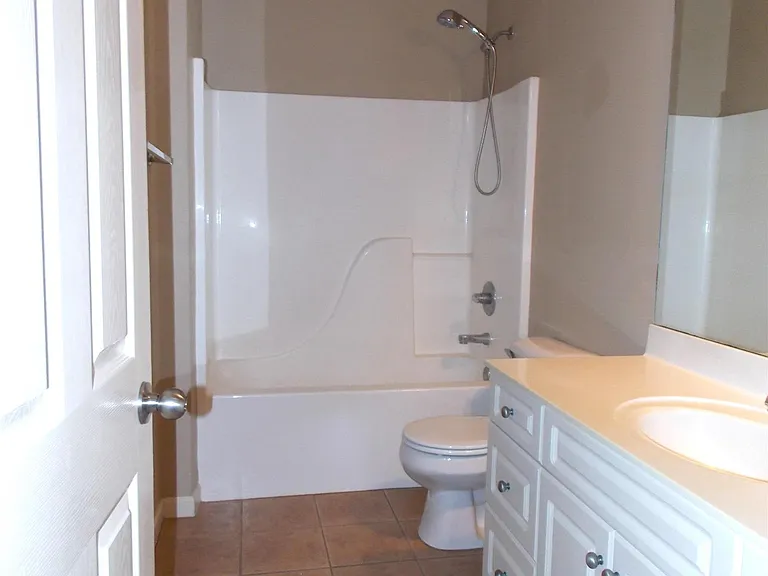 1004 Medinah Dr — Photo 22