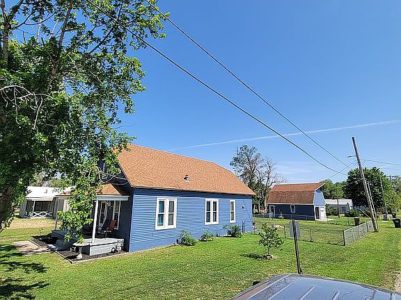 5th image of 13 E Ave E