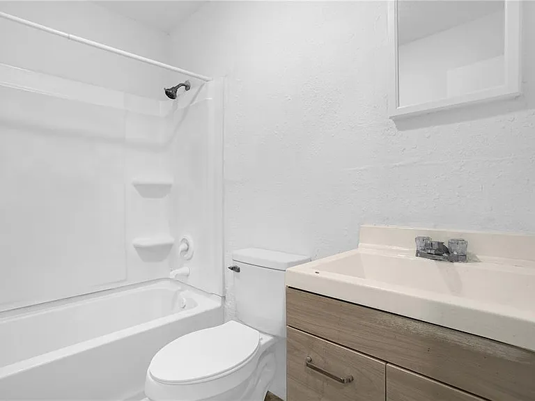 516 Pitt St — Photo 14
