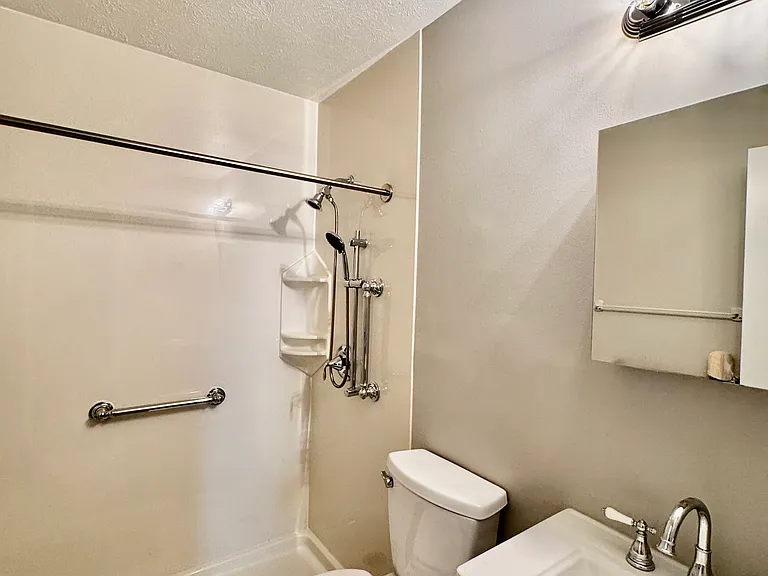 1112 Opequon Ave — Photo 6
