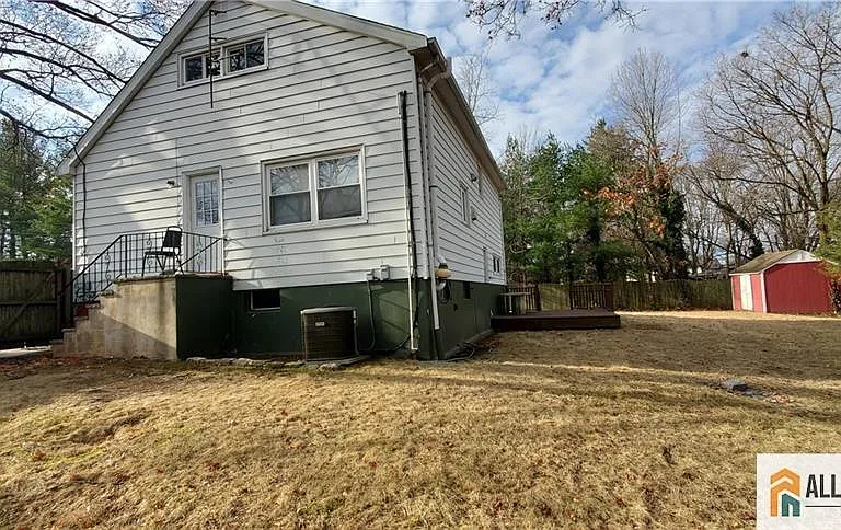 40 Beverly Ave — Photo 21