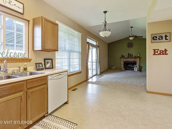 2nd image of 974 Cambridge Dr
