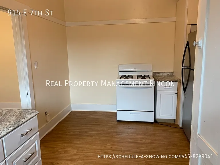 915 E 7th St — Photo 11