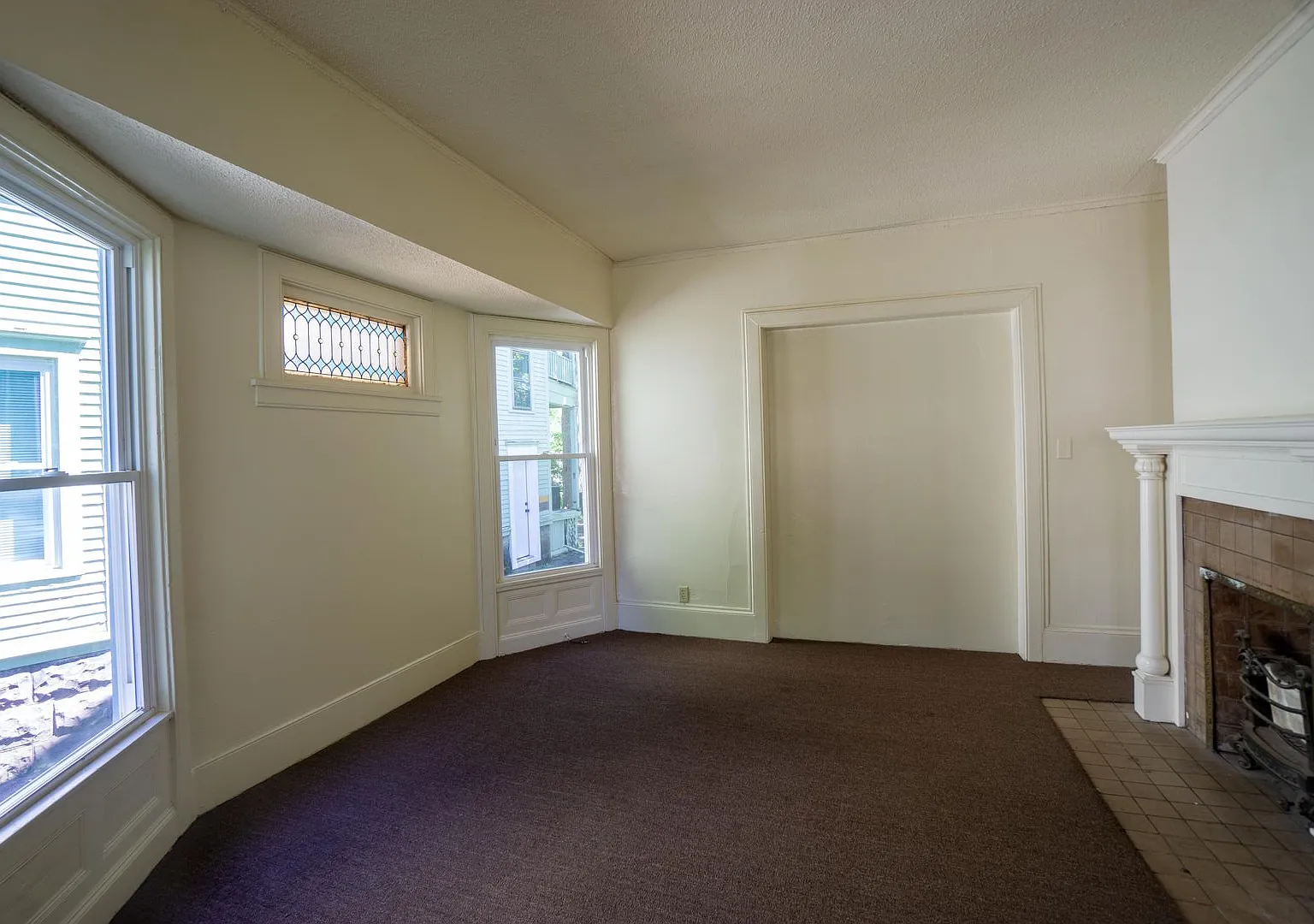 126 Harvard Pl - Available 6/1/27 - Charming Single Family Home One Block From Shops and Eateries — Photo 4