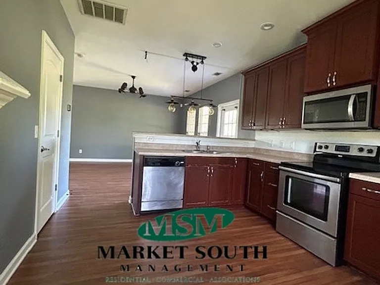 46 Twin Oaks Pl — Photo 8