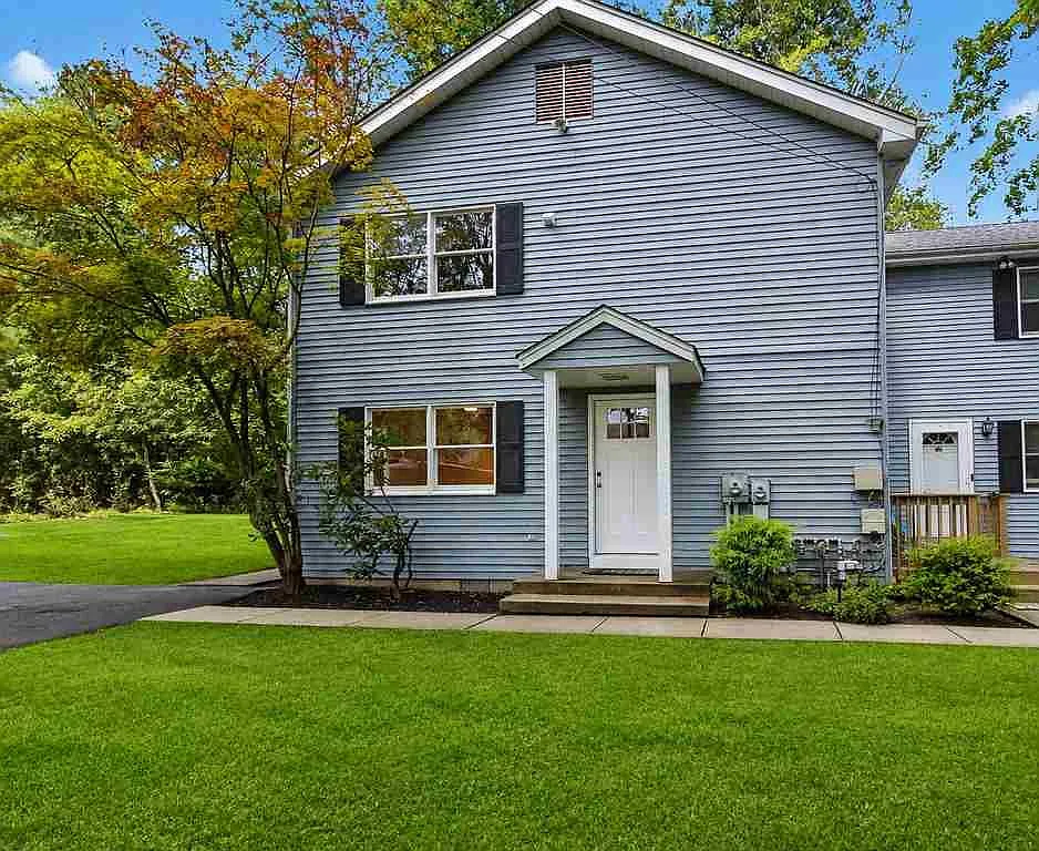 5 bed, 2500 sqft, $5,200 — Photo 1