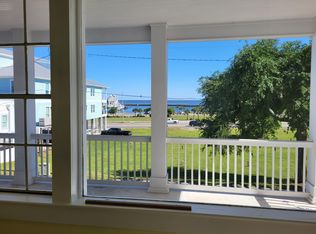 207 E Scenic Dr, Pass Christian, MS 39571