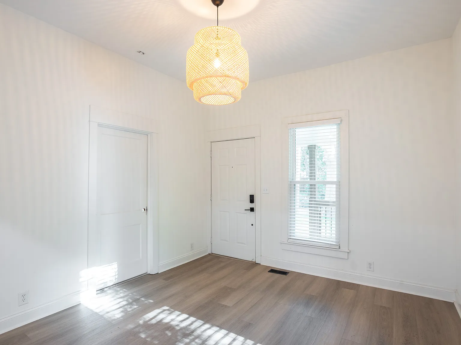 2 bed, 1088 sqft, $2,000 — Photo 4