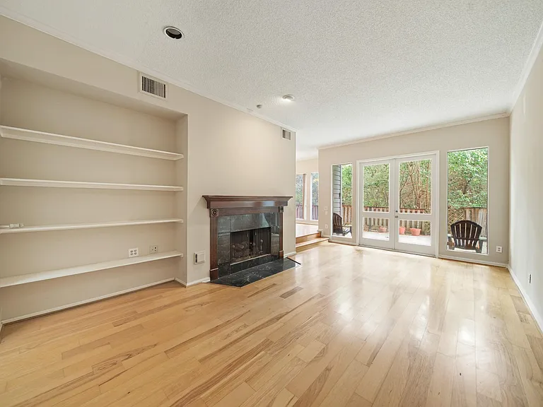 130 Sugarberry Cir — Photo 8