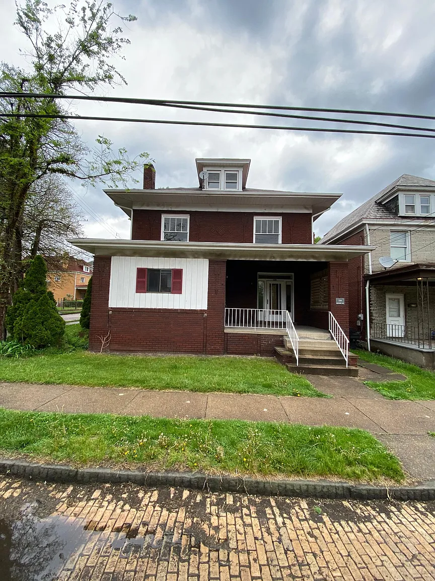 220 Greydon Ave photo 1