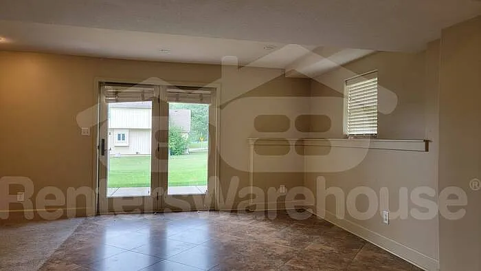 6110 N Kensington Ct — Photo 2