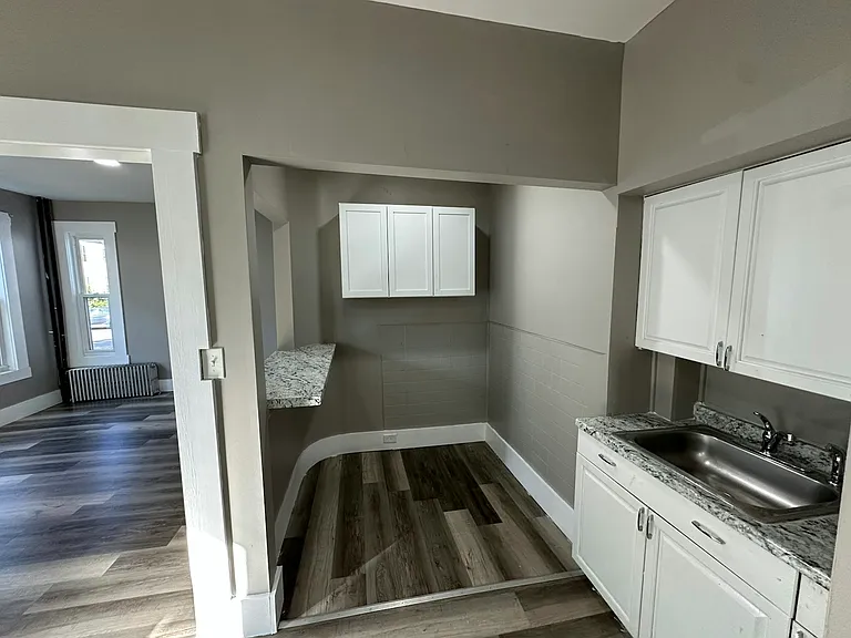 Eat-In Kitchen